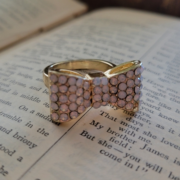 Crystal bow ring - Picture 3 of 7